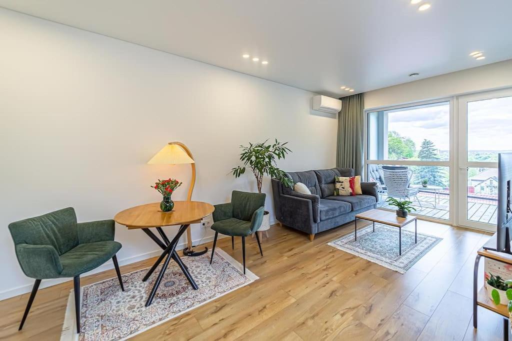 Sky Apartment With Free Parking And Balcony & Ac 카우나스 외부 사진