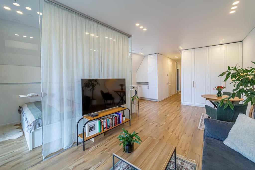 Sky Apartment With Free Parking And Balcony & Ac 카우나스 외부 사진